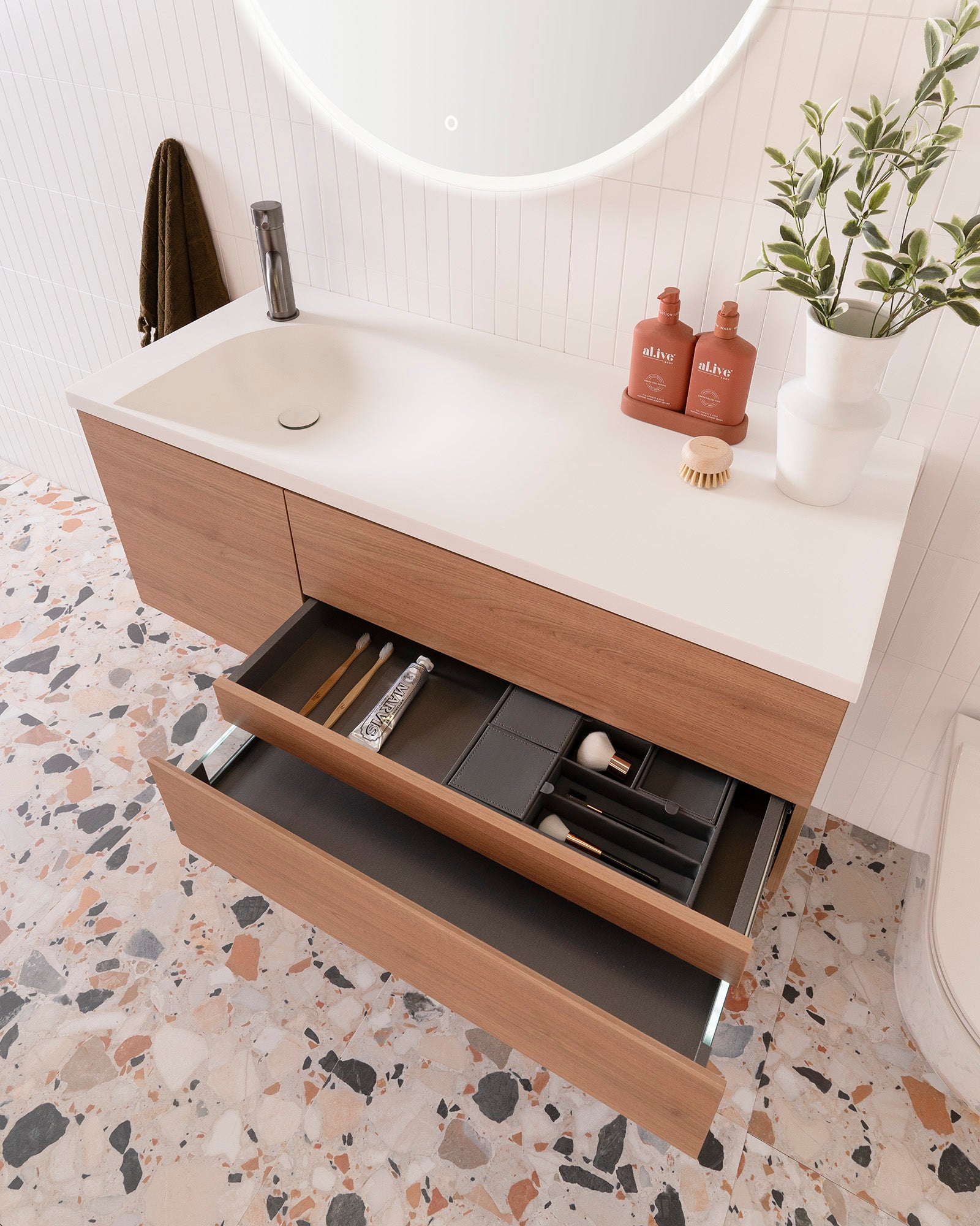 Drift - Drift 1200_Tassie Oak_Drawers 1_web.jpg