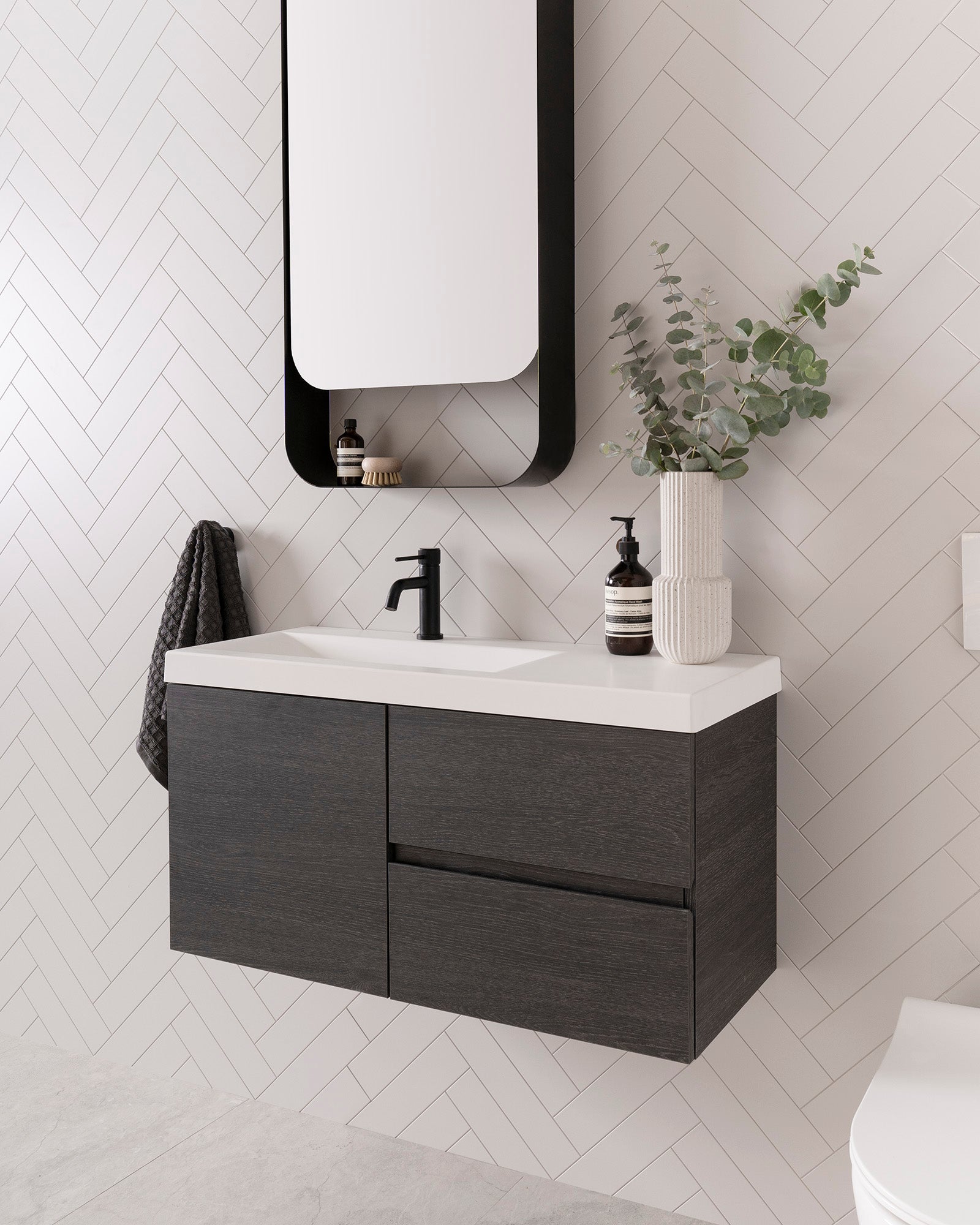 Drift Ensuite - Drift Ensuite 900_Estella Oak_Angle_web.jpg