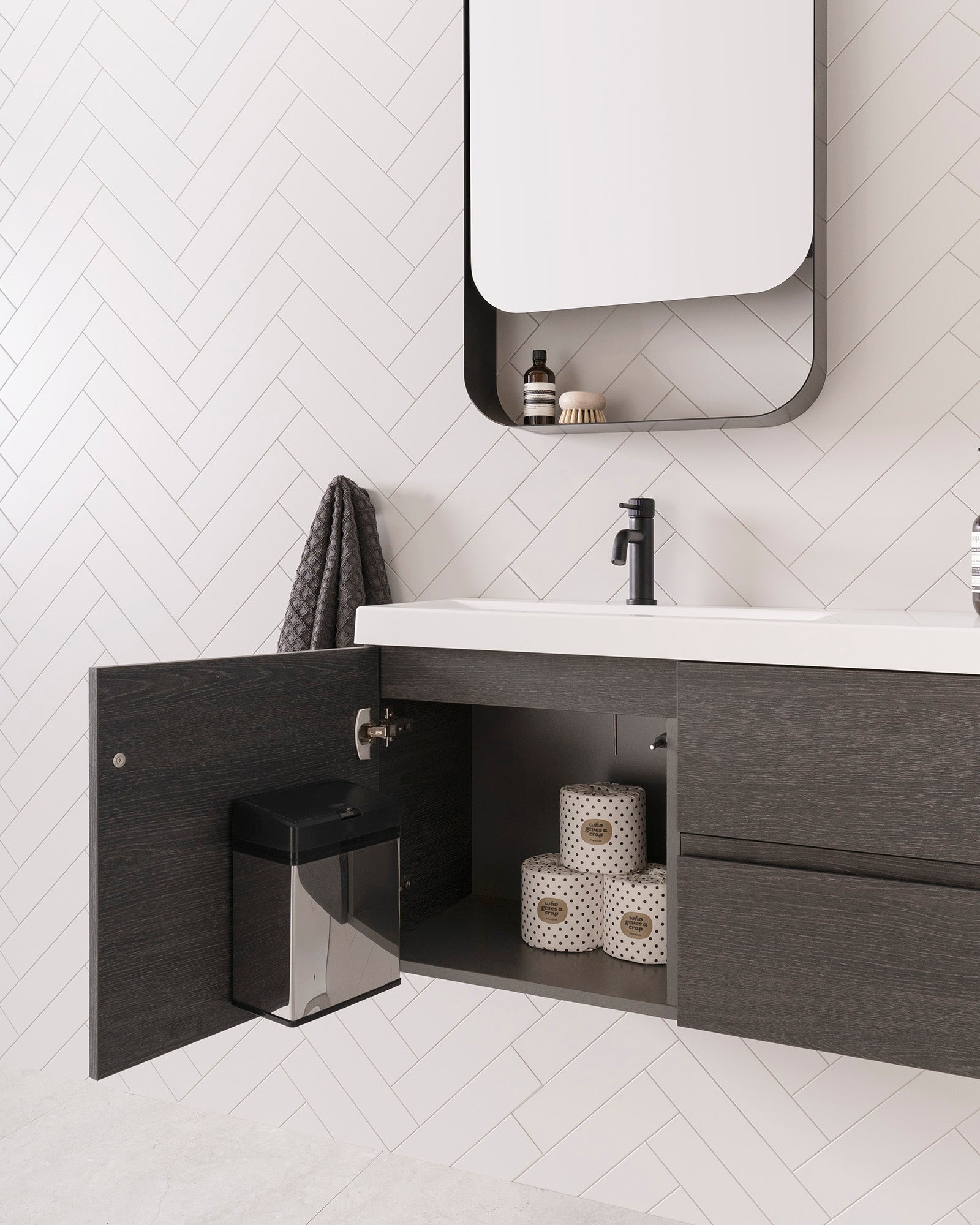 Drift Ensuite - Drift Ensuite 900_Estella Oak_Door_web.jpg