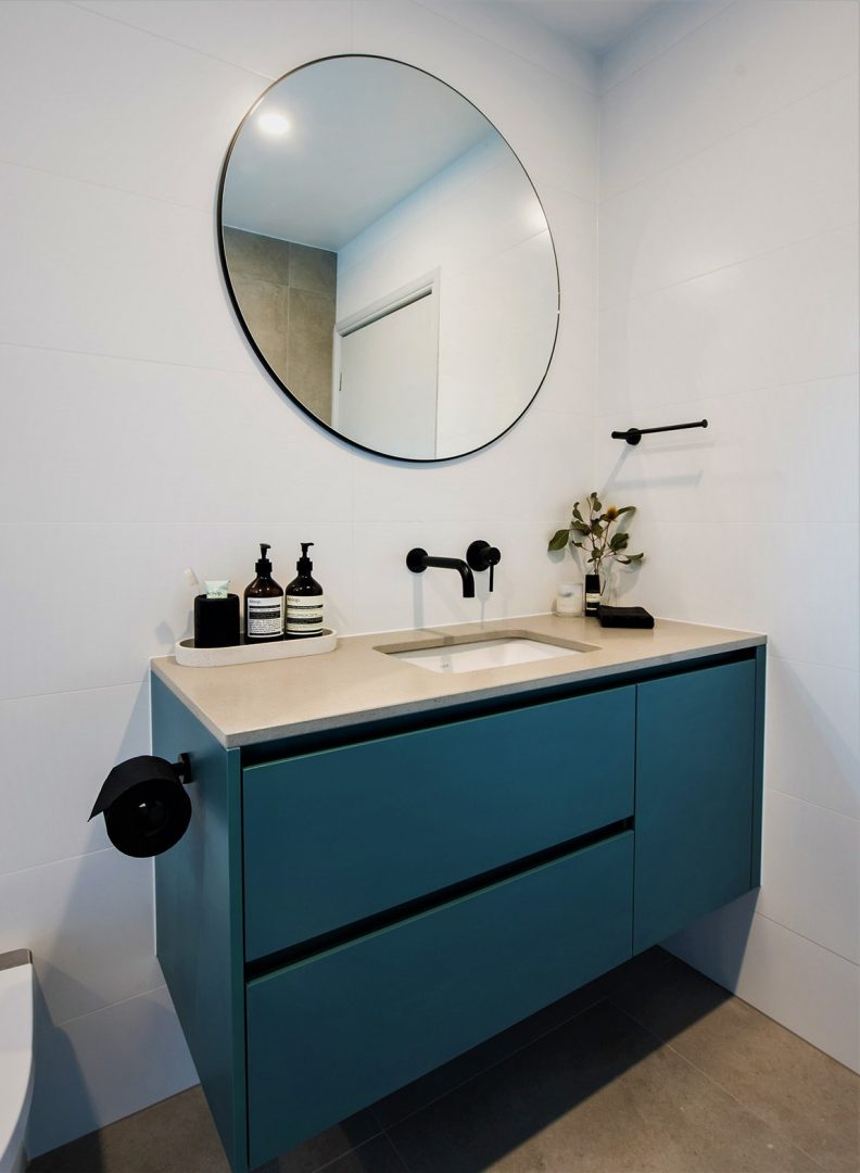 MEIR Round Matte Black Guest Towel Rail - Matte Black