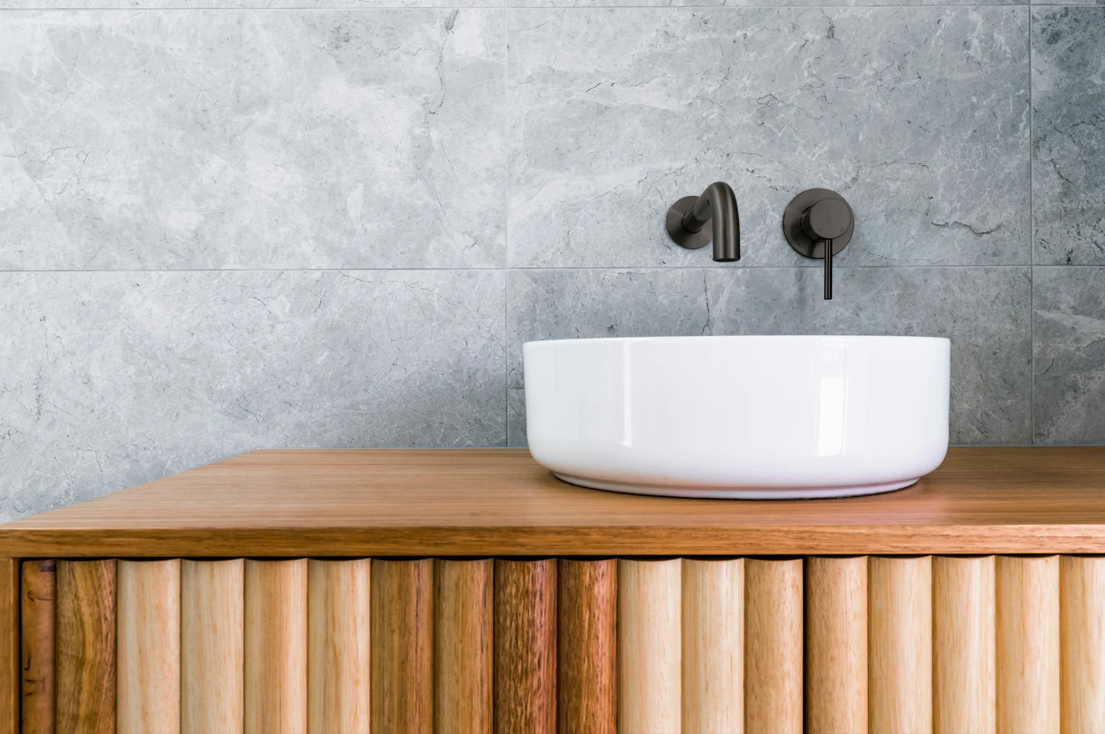 Meir Round Curved Spout Shadow