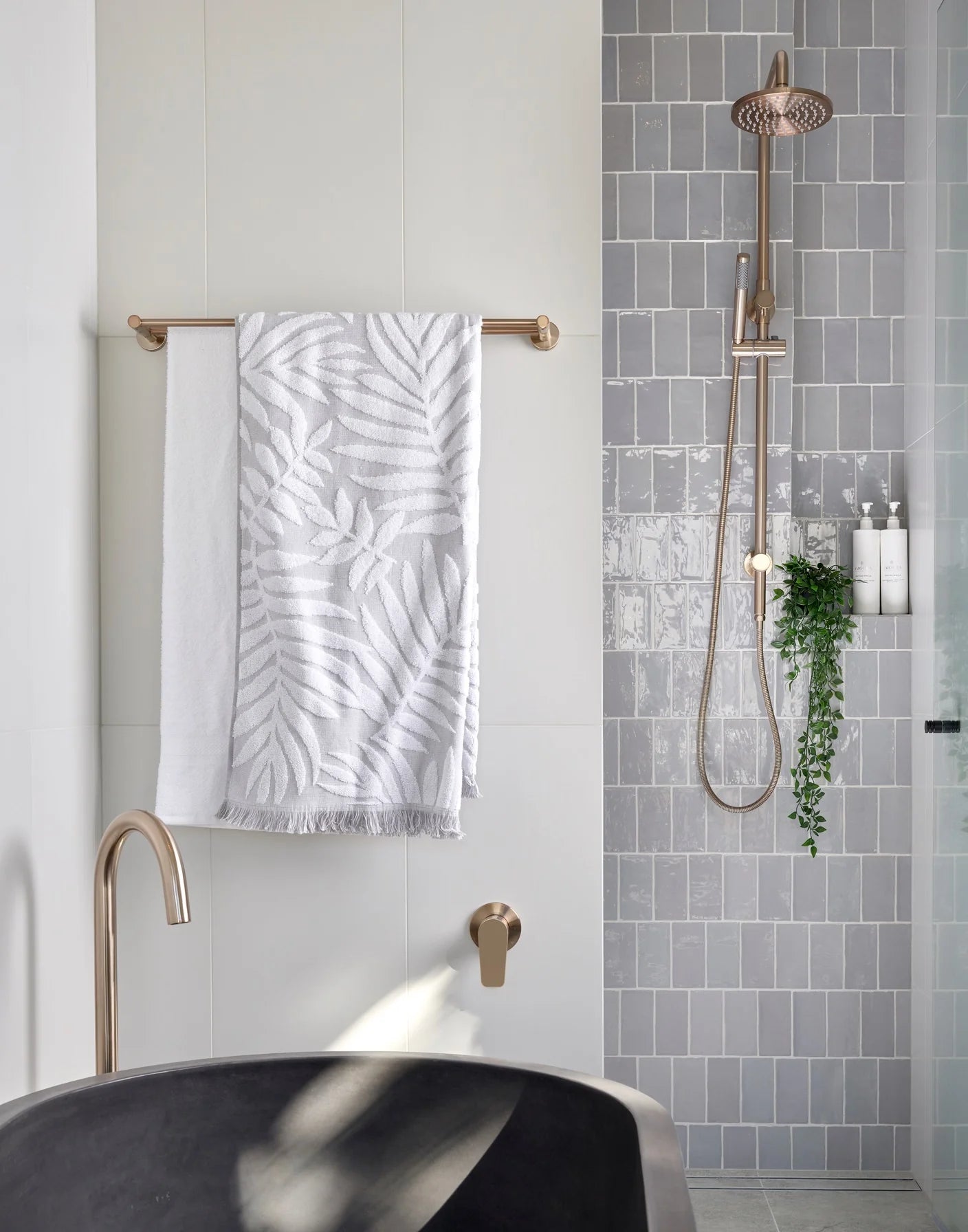 Meir Round Paddle Wall Mixer Champagne