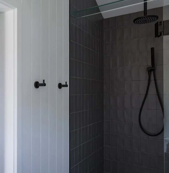 Meir Round Hand Shower on Swivel Bracket - Matte Black