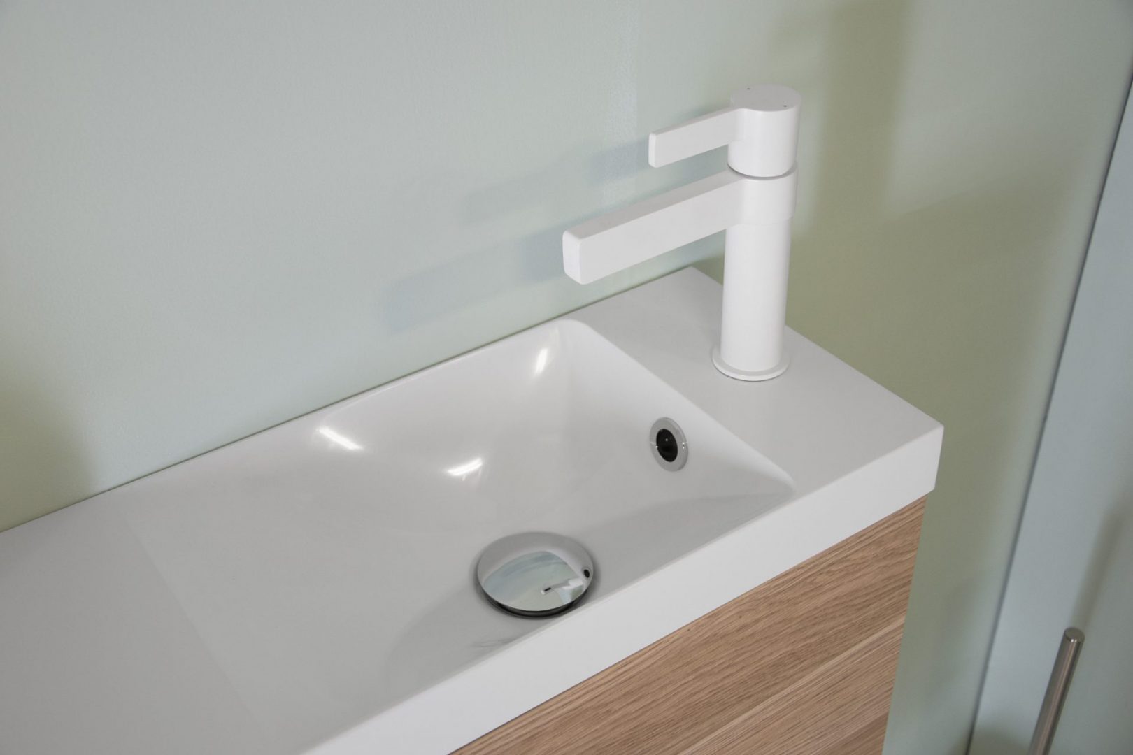 ADP PETITE SHELF Small Space Vanity