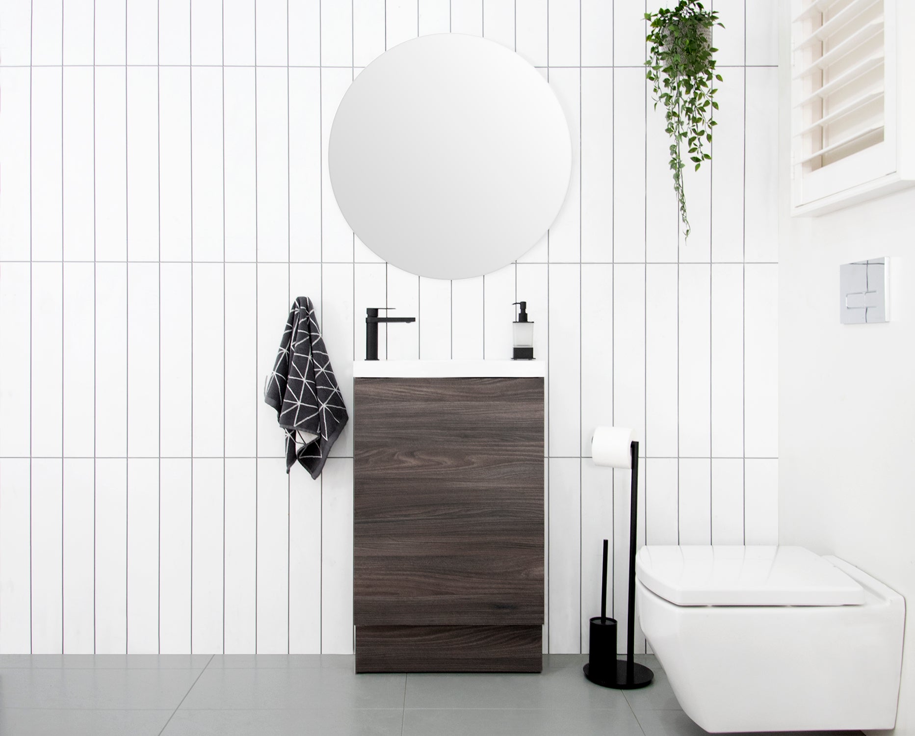 Petite - Smoke Elm Floor Mount Lifestyle