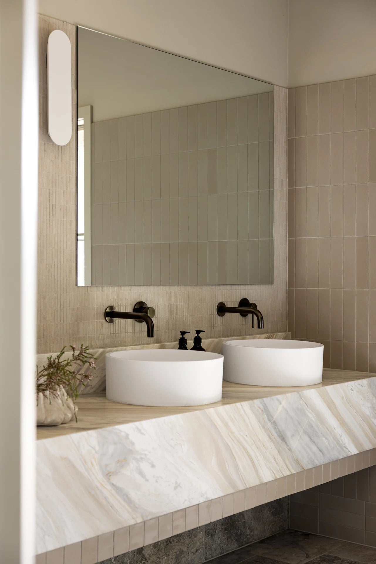 Meir Round Curved Spout Shadow