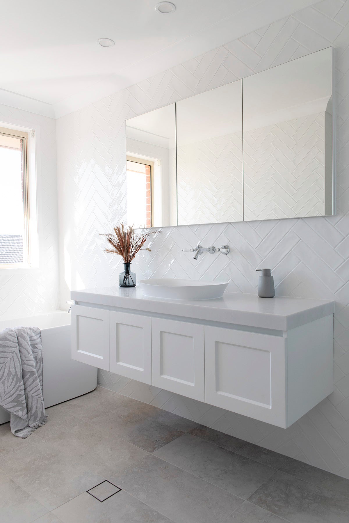 London Vanity - Lifestyle 1