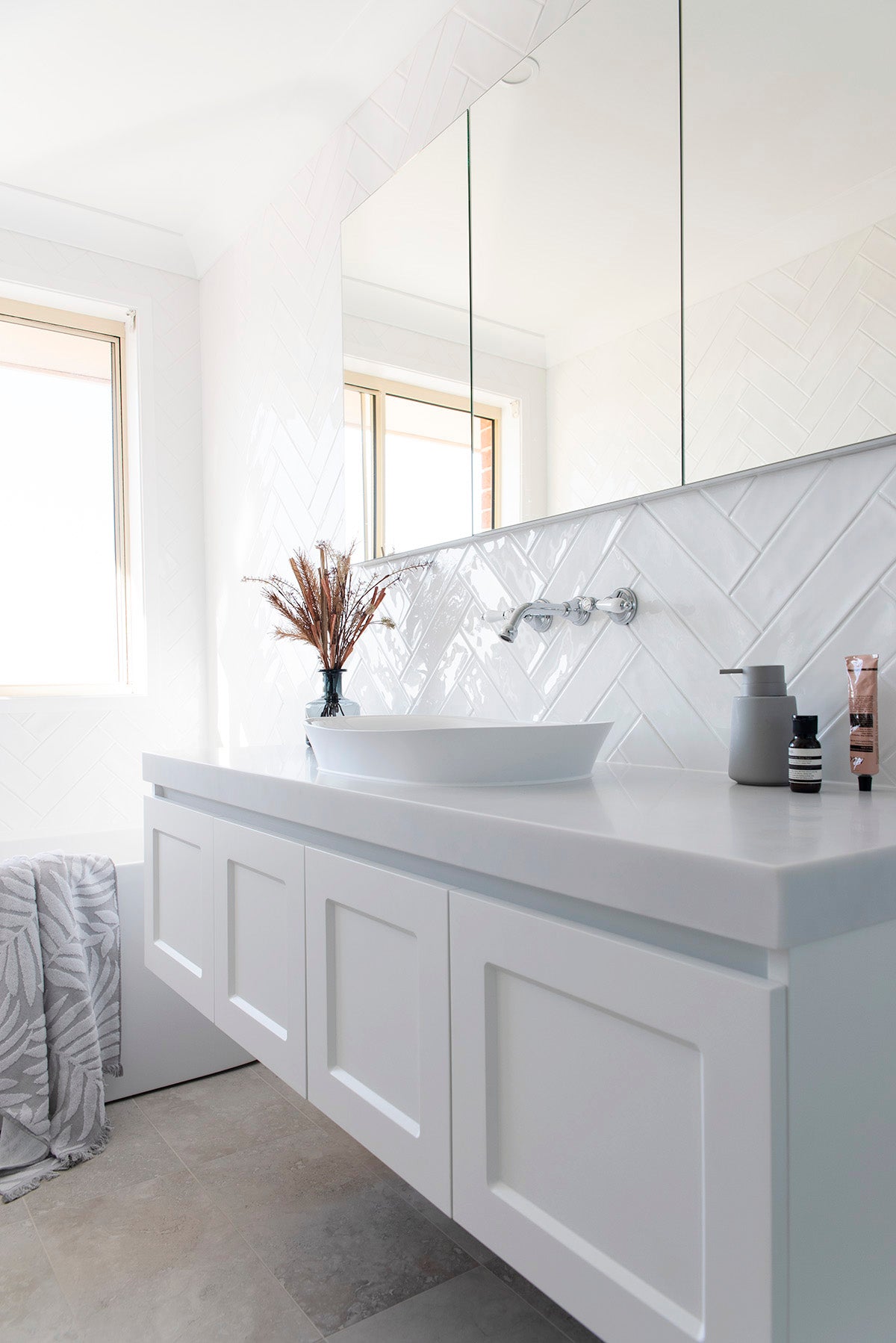 London Vanity - Lifestyle 2