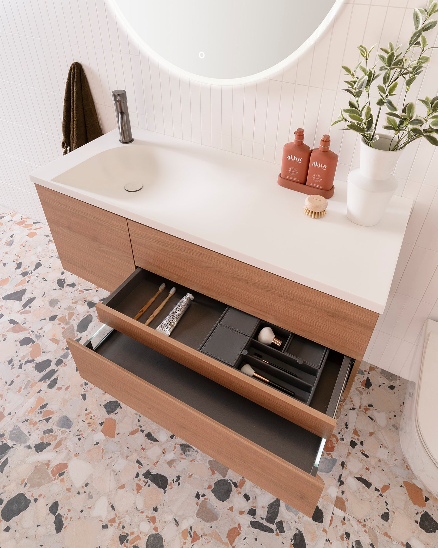 Drift - Drift 1200_Tassie Oak_Drawers 1_web.jpg