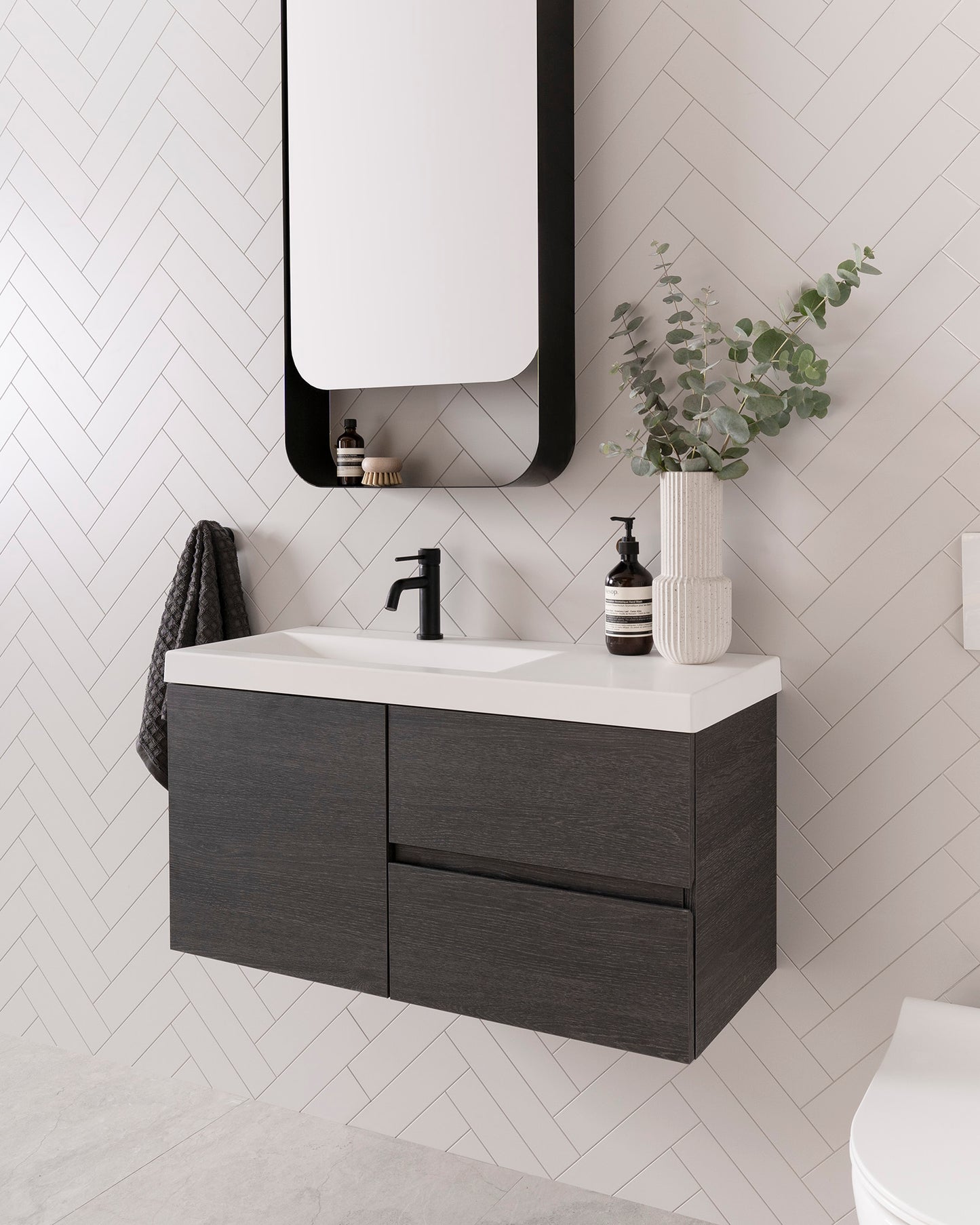 Drift Ensuite - Drift Ensuite 900_Estella Oak_Angle_web.jpg