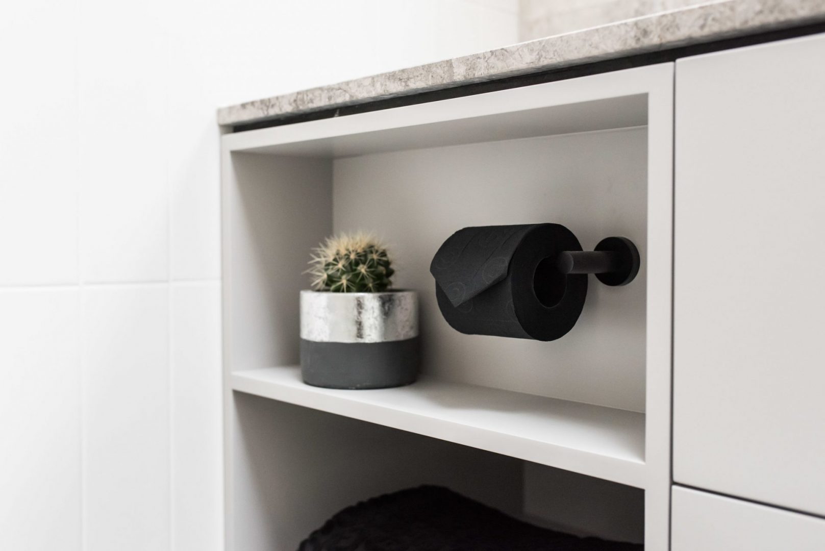 Meir Round Toilet Roll Holder - Matte Black