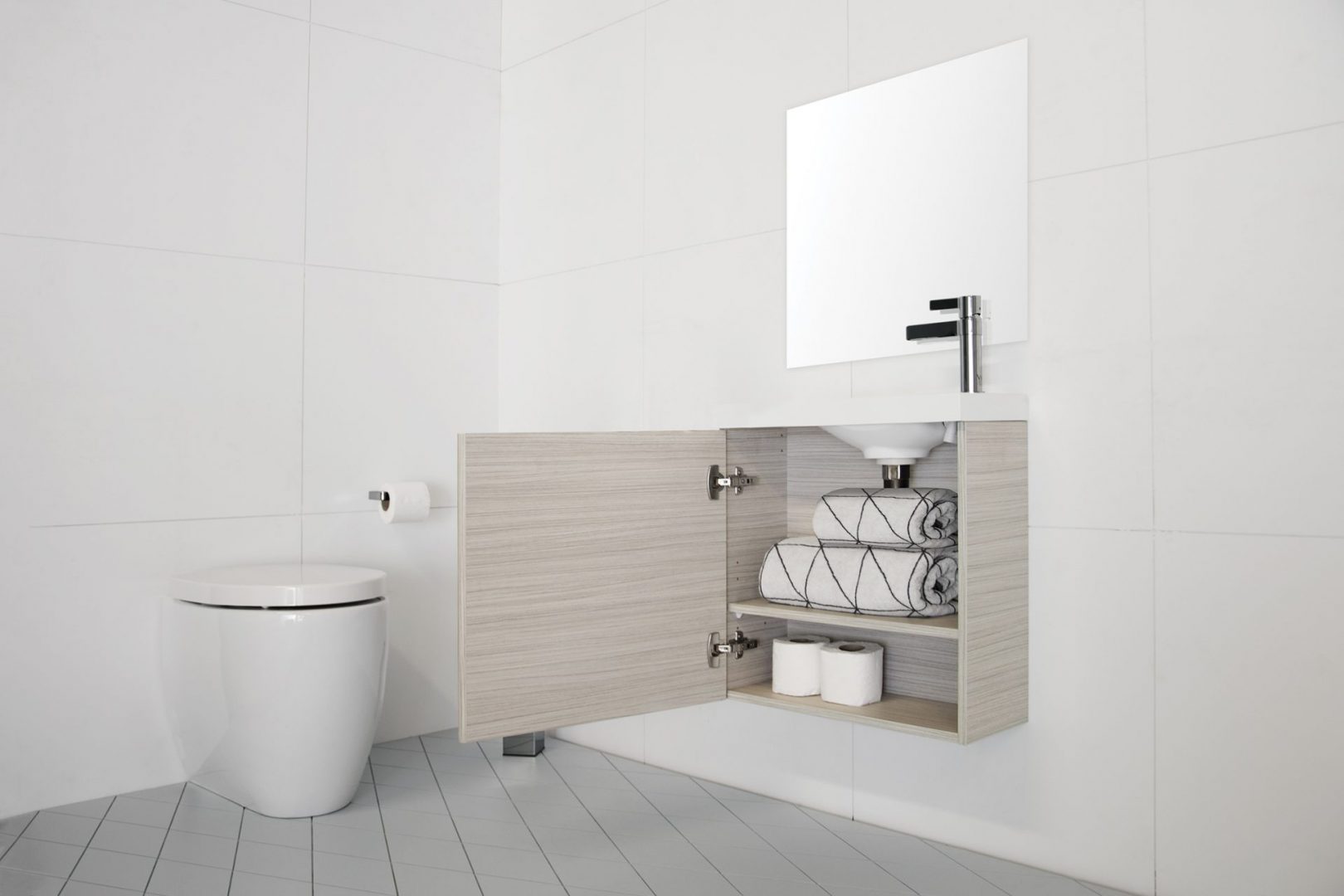 ADP PETITE RAIL Small Space Vanity