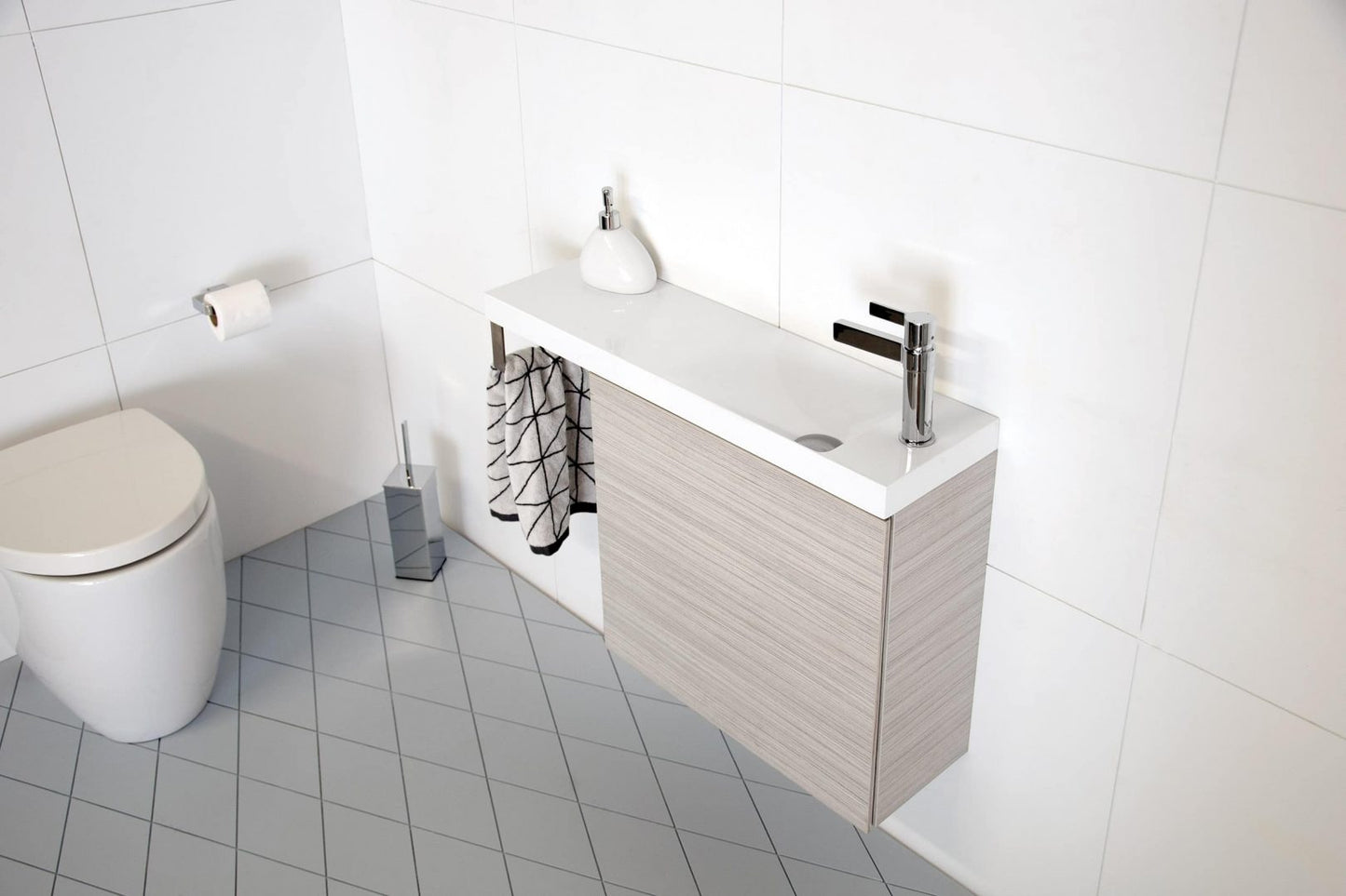 ADP PETITE RAIL Small Space Vanity