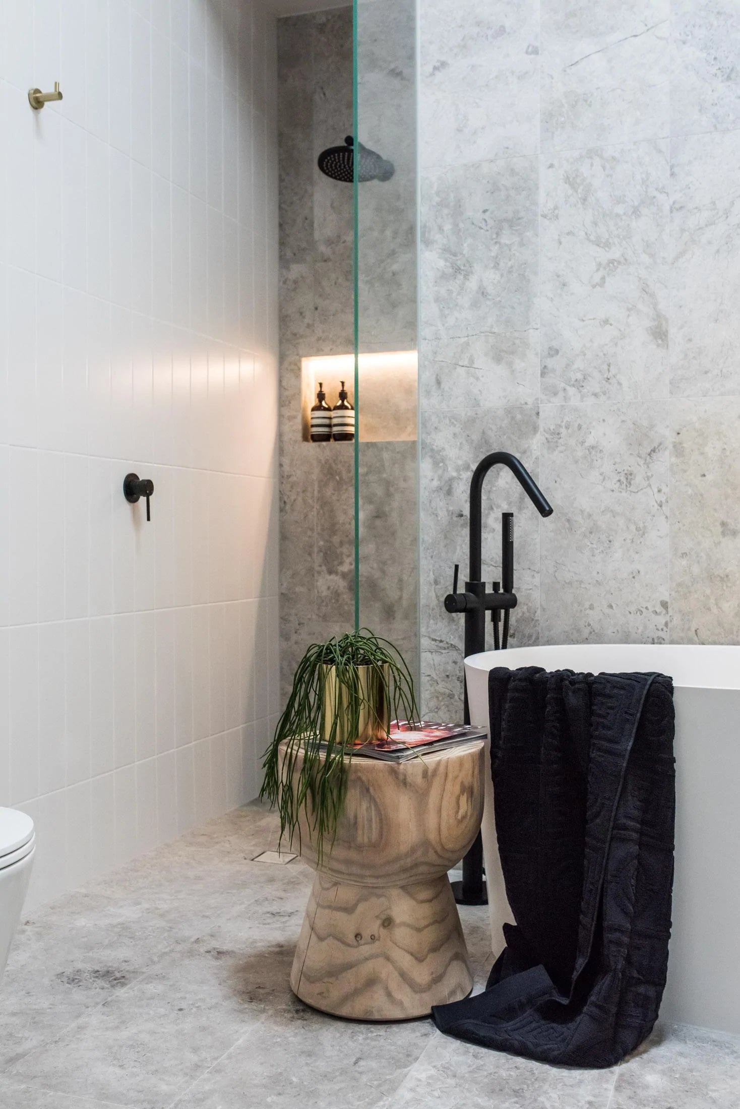 Meir Round Wall Shower Arm 400mm Shadow